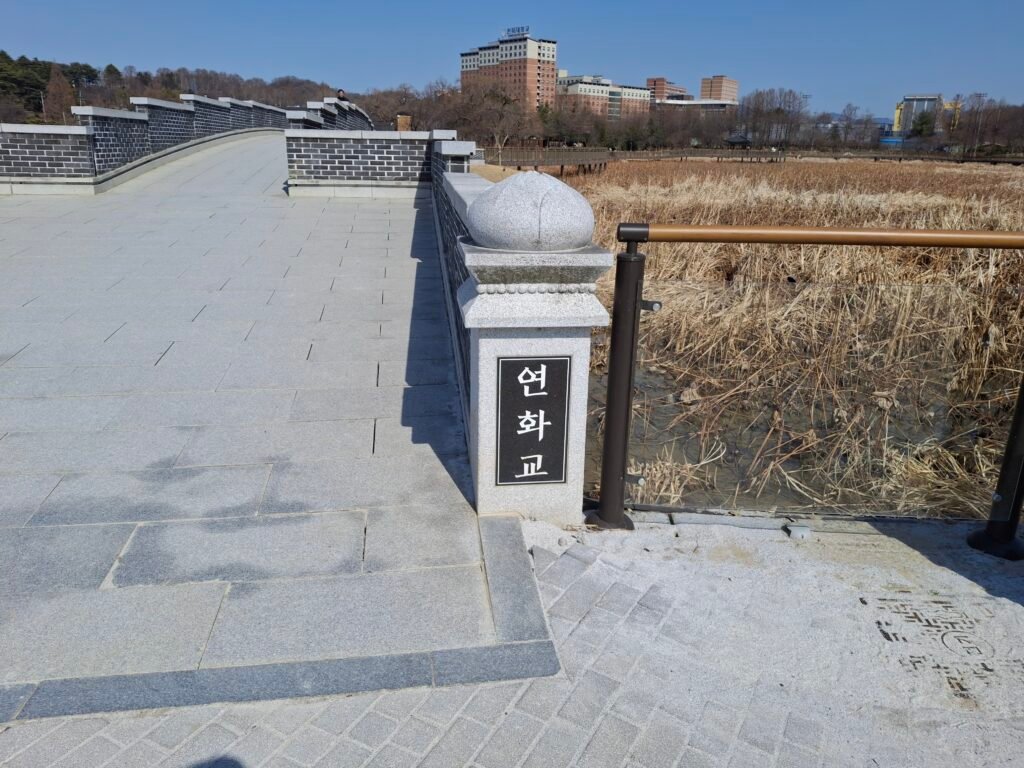 yeonhwagyo-bridge-jeonju.jpg