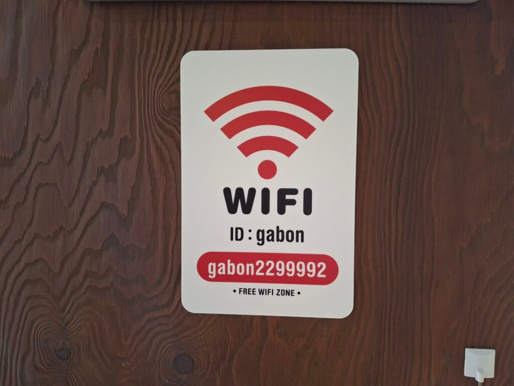 Information sign inside the restaurant showing free high-speed Wi-Fi access for customers.